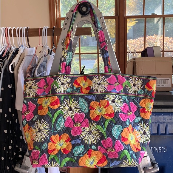Vera Bradley Handbags - Vera Bradley Tote